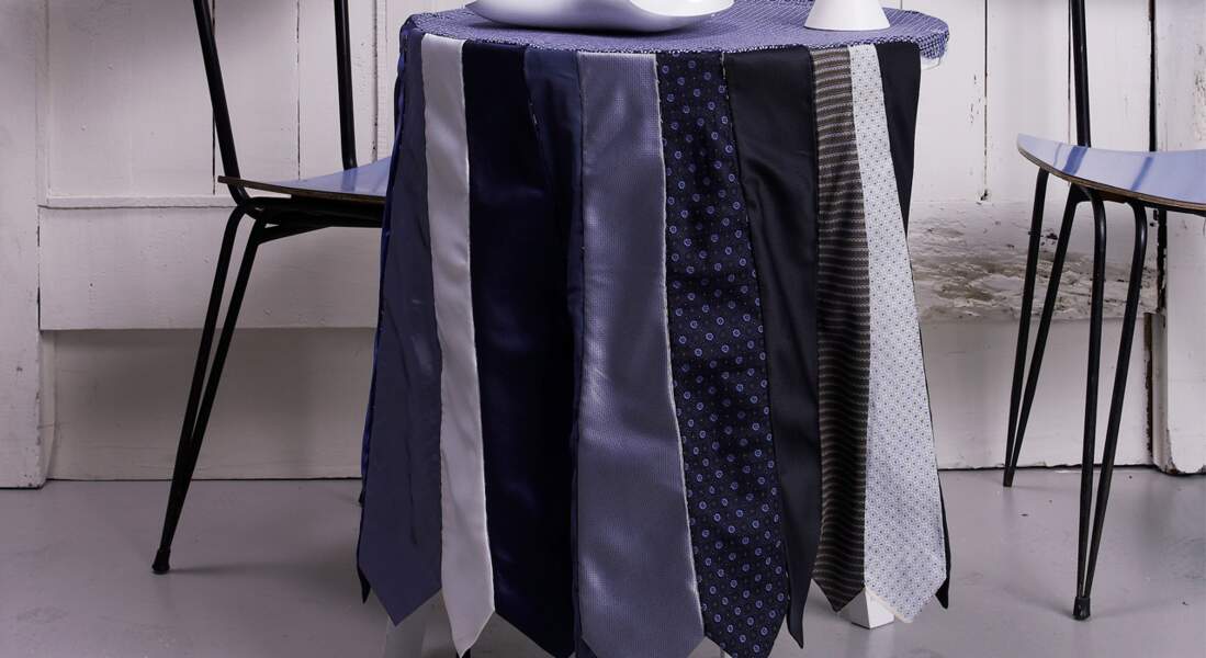 Une nappe avec des cravates
