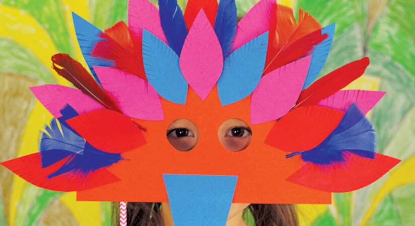 Mardi gras : un masque oiseau en papier pour le carnaval