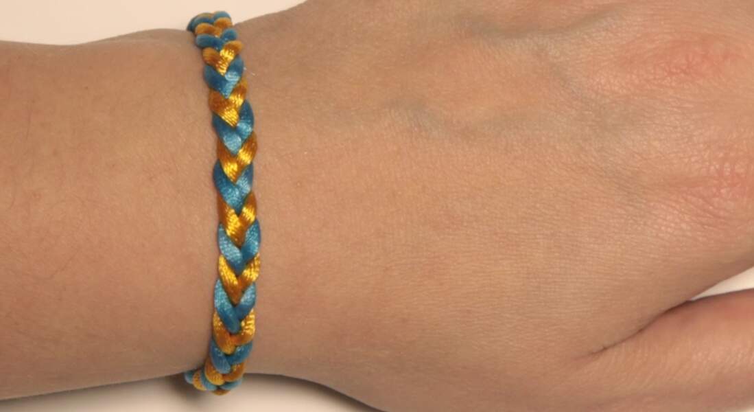 Weavy Loops : un bracelet tressé à 4 fils