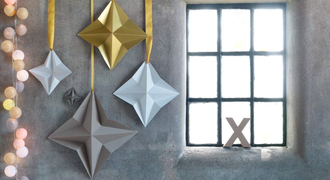 Une étoile de Noël en origami avec une seule feuille