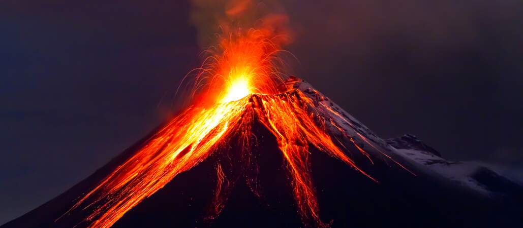 Randonner sur un volcan en feu