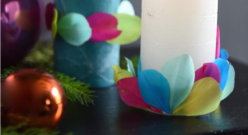 Déco de noël colorée : les bougies aux plumes