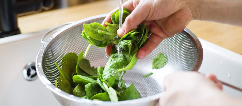 Salade en sachet : pourquoi il faut la laver