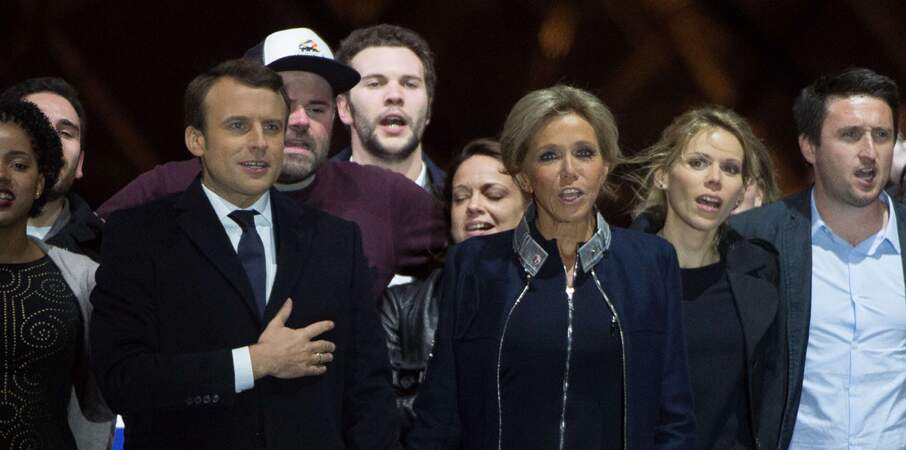 Emmanuel Macron devient le huitième président de la Ve République.