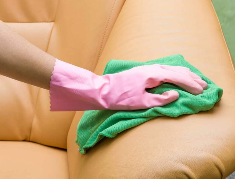 Comment nettoyer son canapé en cuir