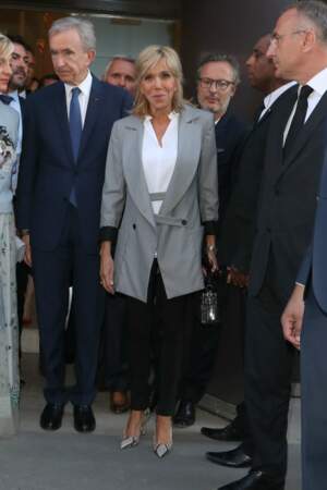 Brigitte Macron en blazer chic