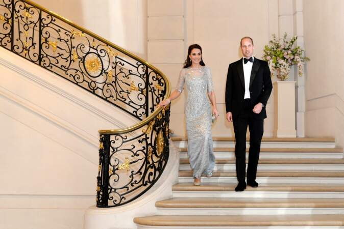 Cela n'est pas un conte de fées, c'est le couple princier qui descend rejoindre  l'ambassadeur britannique