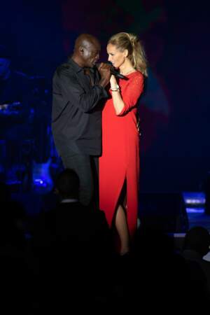 Cela n'empêche pas Adriana Karembeu de partager une danse avec le chanteur Seal