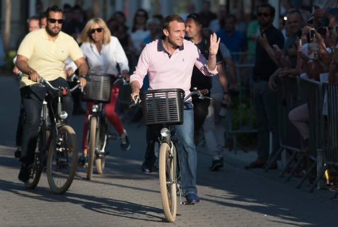 Emmanuel Macron et sa femme Brigitte Macron dans les rues du Touquet 