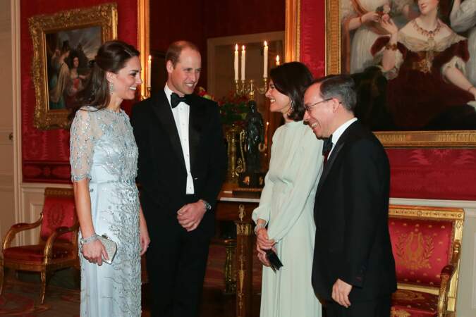 Kate Middleton et le prince William ont été reçus par l'ambassadeur, Edward Llewellyn et son épouse