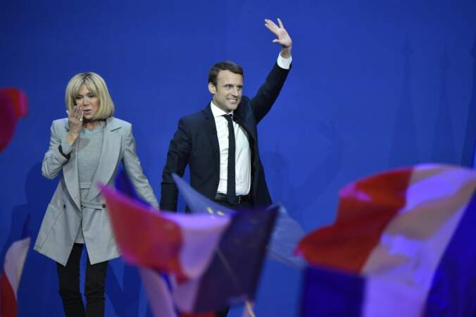 Emmanuel Macron et Brigitte Macron savourent "leur victoire" 