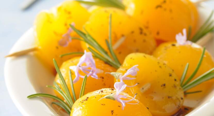 Brochettes d'abricots au romarin 
