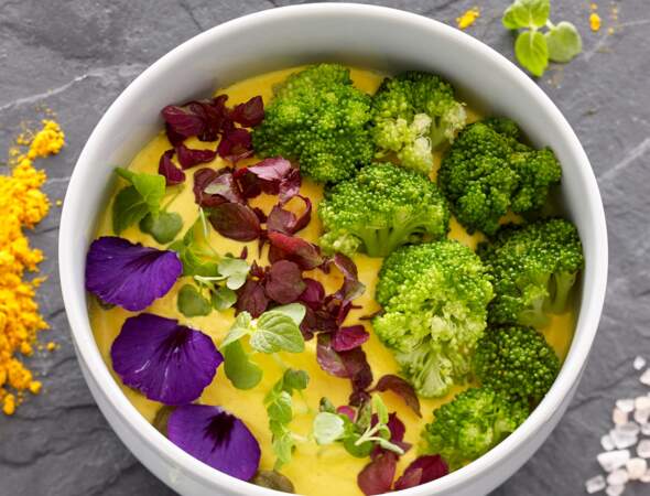 Petit-déjeuner anti-cancer : recette de la faisselle brocolis et curcuma