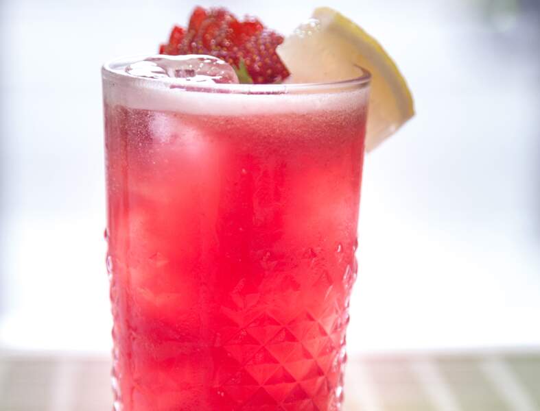 Cocktail fraise rhubarbe sans alcool