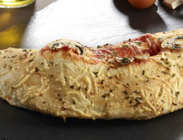 Pizza calzone tomate-mozzarella