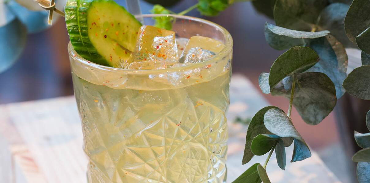 Cocktail à la liqueur Saint germain et au thé vert