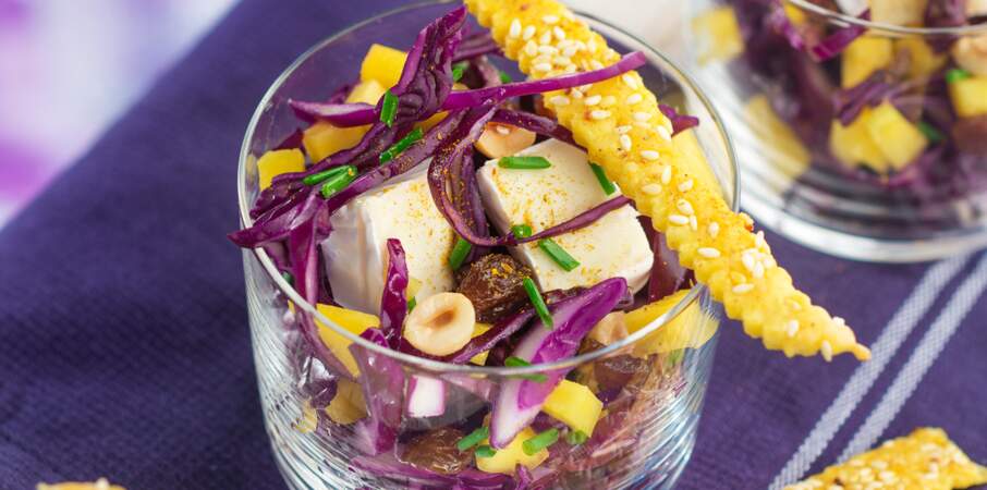 Salade au chou rouge, mangue, raisins et Mini-Caprice