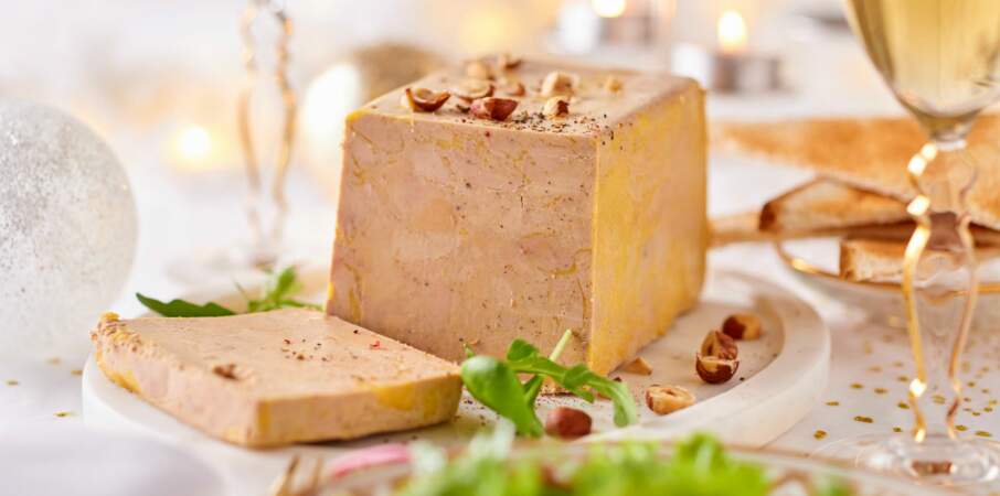 Terrine de foie gras, mesclun aux noisettes et crème de balsamique