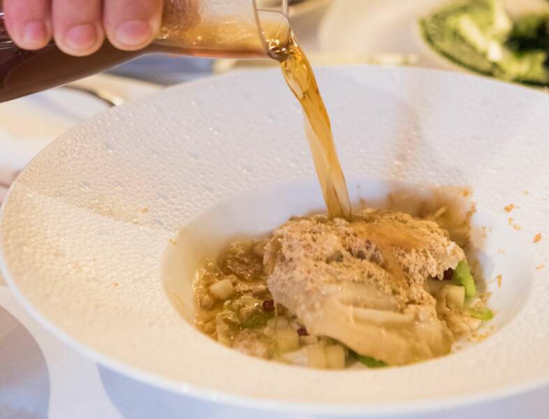 Ravioli de foie gras à l'eau de châtaignes grillées d'Yves Camdeborde
