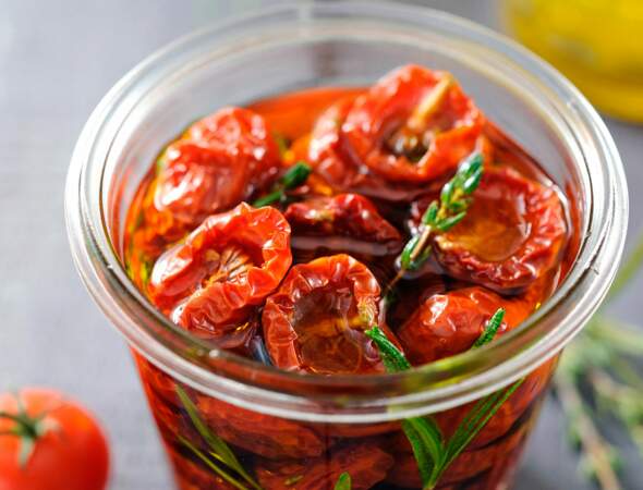 Bocal de tomates séchées à l'huile d'olive