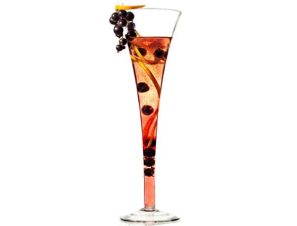 Cocktail cassis champagne et agrumes