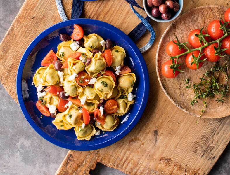 Tortellini tomate & mozzarella aux tomates cerise, olives et feta