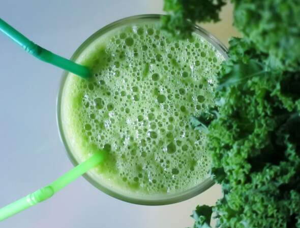 Smoothie kale, agrumes et gingembre
