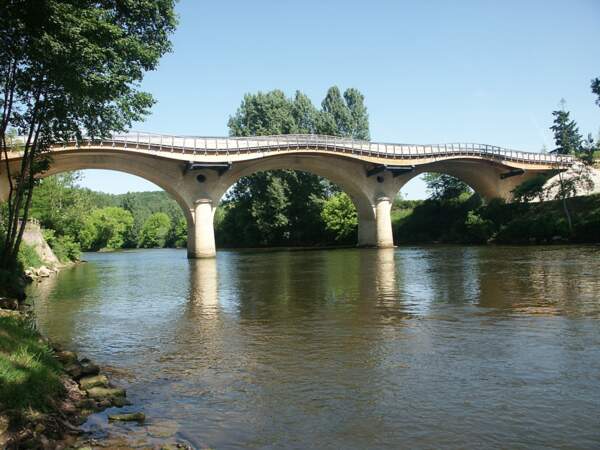 Le pont des Eyzies-de-Tayac-Sireuil en Dordogne