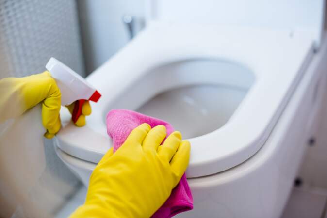 6 étapes pour bien nettoyer ses toilettes en 5 minutes chrono