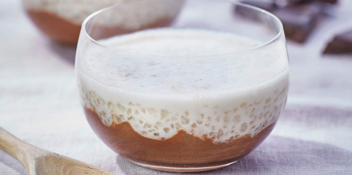 Crème dessert vegan tapioca au lait de coco sur lit de poire-chocolat