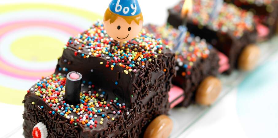 Gâteau d'anniversaire facile pour enfant avec un quatre-quarts : le petit train