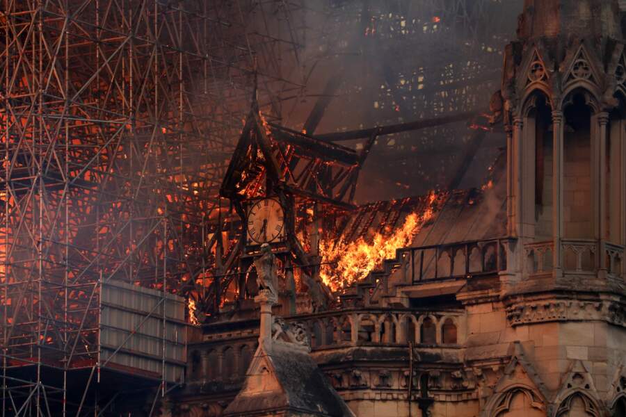 Incendie à Notre-Dame de Paris : les premières images impressionnantes de l’intérieur de la cathédrale 