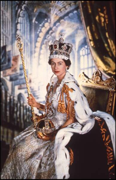 ... diffusé à la télévision. La reine Elizabeth II entame sans le savoir à ce moment-là...