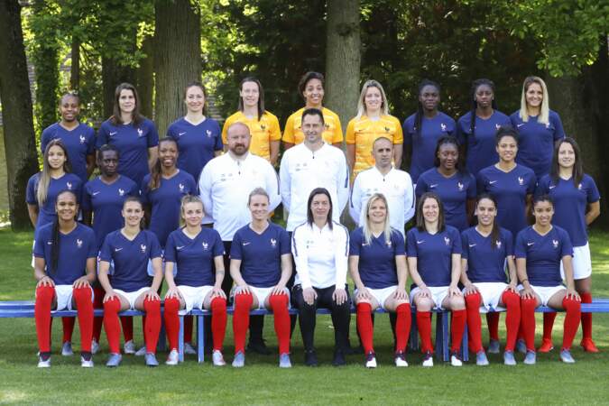 Photo de famille de l'équipe de France féminine sélectionnée pour la Coupe du monde 2019