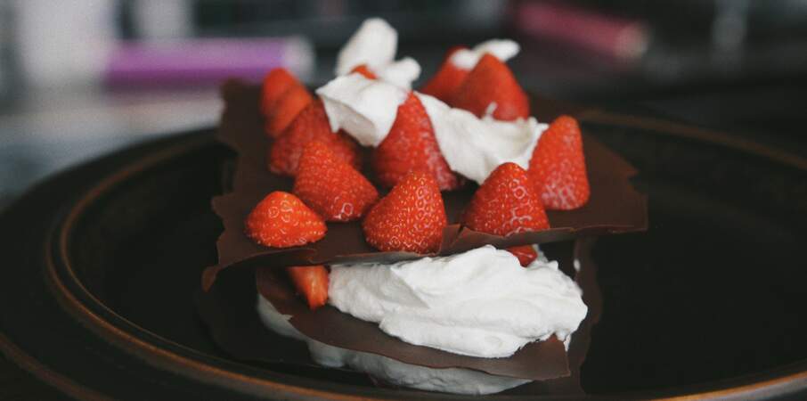 Mille-feuille de chocolat aux fraises & à l'anis vert 