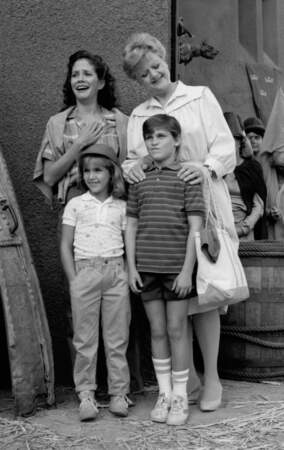 Joaquin Phoenix âgé de 10 ans, entouré de sa famille