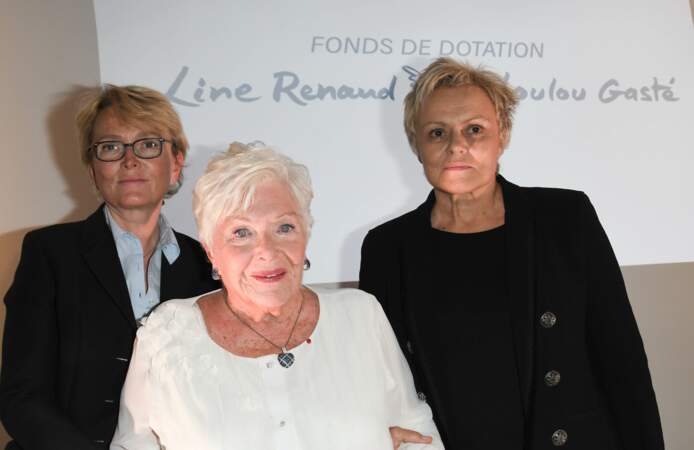 Line Renaud victime d’un AVC : sa première apparition avec Brigitte Macron et Claude Chirac depuis le drame