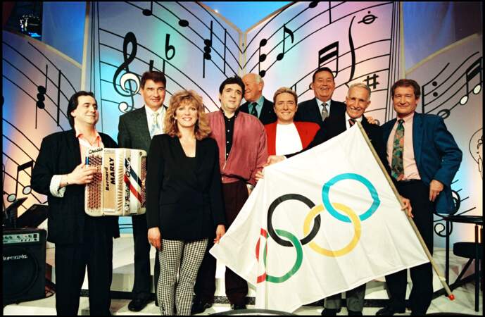 Raymond Poulidor sur le plateau de l'émission "La chance aux chansons" présentée par Pascal Sevran lors d'une spéciale sports avec Kiki Caron, Just Fontaine, Alain Mimoun et Cyril Guimard en 1993.