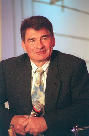 Raymond Poulidor sur le plateau de l'émission "La marche des sports" en 1993.