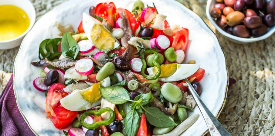 Salade niçoise à l’huile d’olive et olives de Nice AOP 
