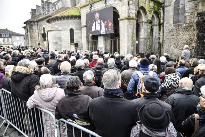 Sorties des obsèques de Raymond Poulidor en l'église de Saint-Léonard-de-Noblat. Le 19 novembre 2019.