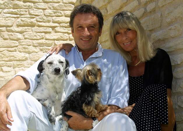 Michel Drucker, sa femme Dany Saval et leurs chiens en 2001