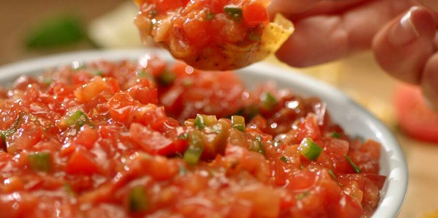 Tortilla Bowls à la sauce salsa, tomates et oignon nouveau