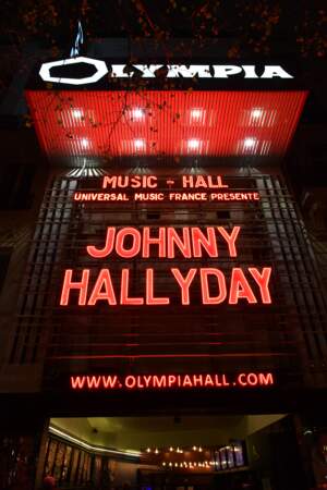 Laeticia Hallyday, Jade et Joy arrivent à la soirée hommage à Johnny Hallyday à l'Olympia