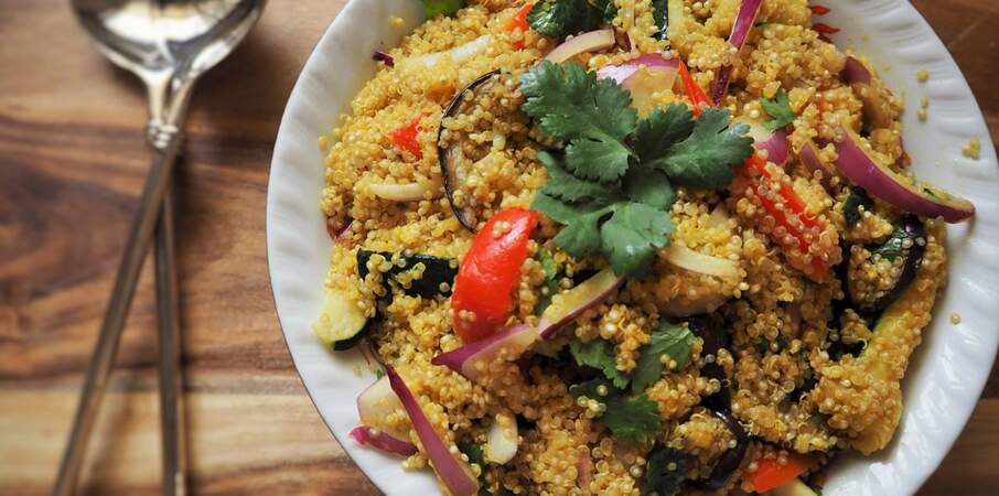 Quinoa aux légumes, compote mangue-curry
