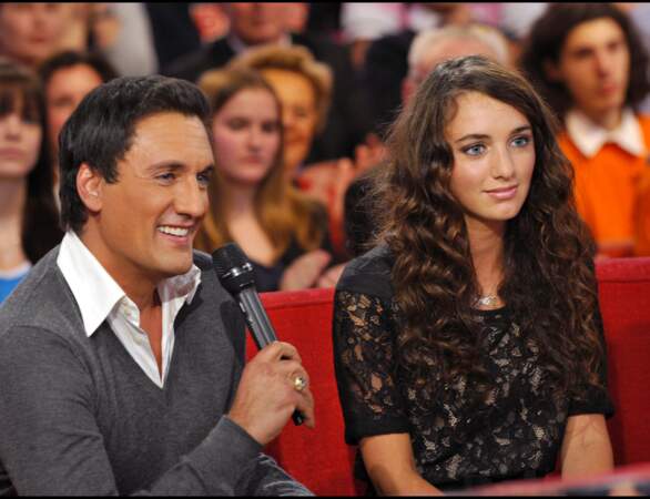 2011 : la chanteur participe à l'émission Vivement dimanche avec sa fille Léah