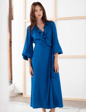 Classic Blue : la robe portefeuille