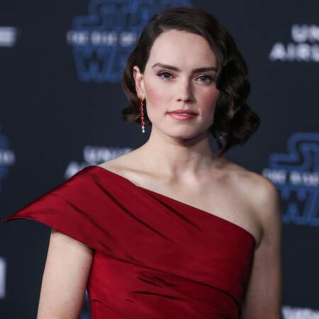Daisy Ridley, 27 ans, accède à la notoriété en jouant le rôle de Rey dans "Star Wars, épisode VII : le réveil de la force" en 2015.