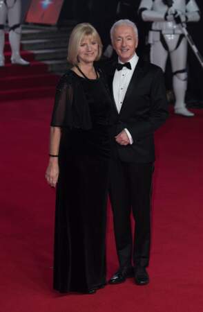 Anthony Daniels, qui interprète C-3PO dans tous les épisodes de Star Wars, est en couple avec Christine Savage qu'il a épousée en 2013.