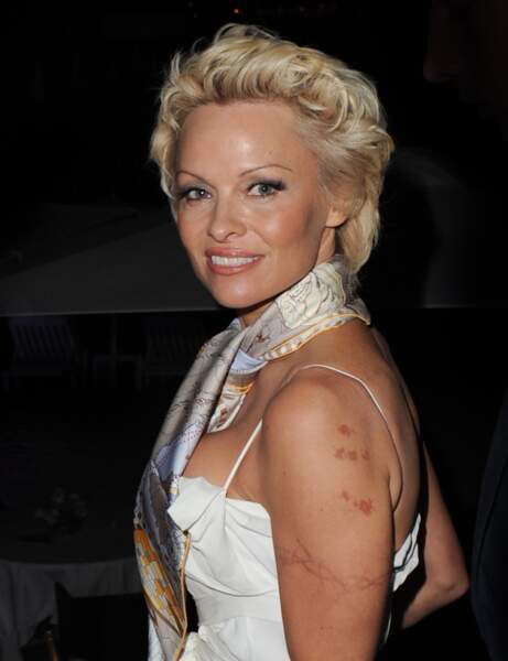 Pamela Anderson avec les cheveux courts